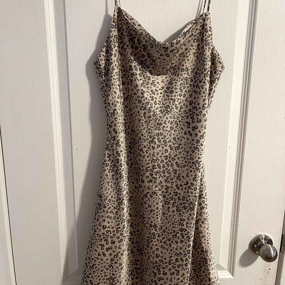 Abercrombie & Fitch crowl neck leopard slip dress